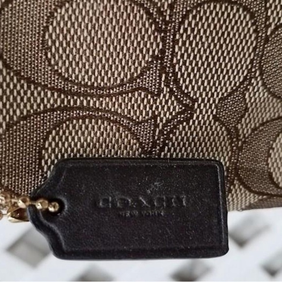 Wristlet - Picture 3 of 6